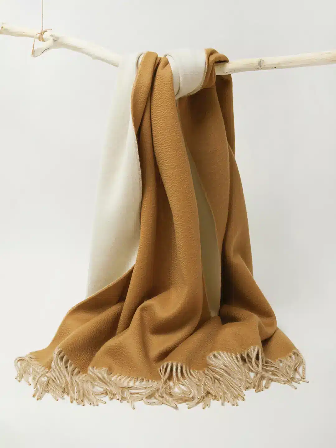 Reversible cashmere scarf — detail view 1