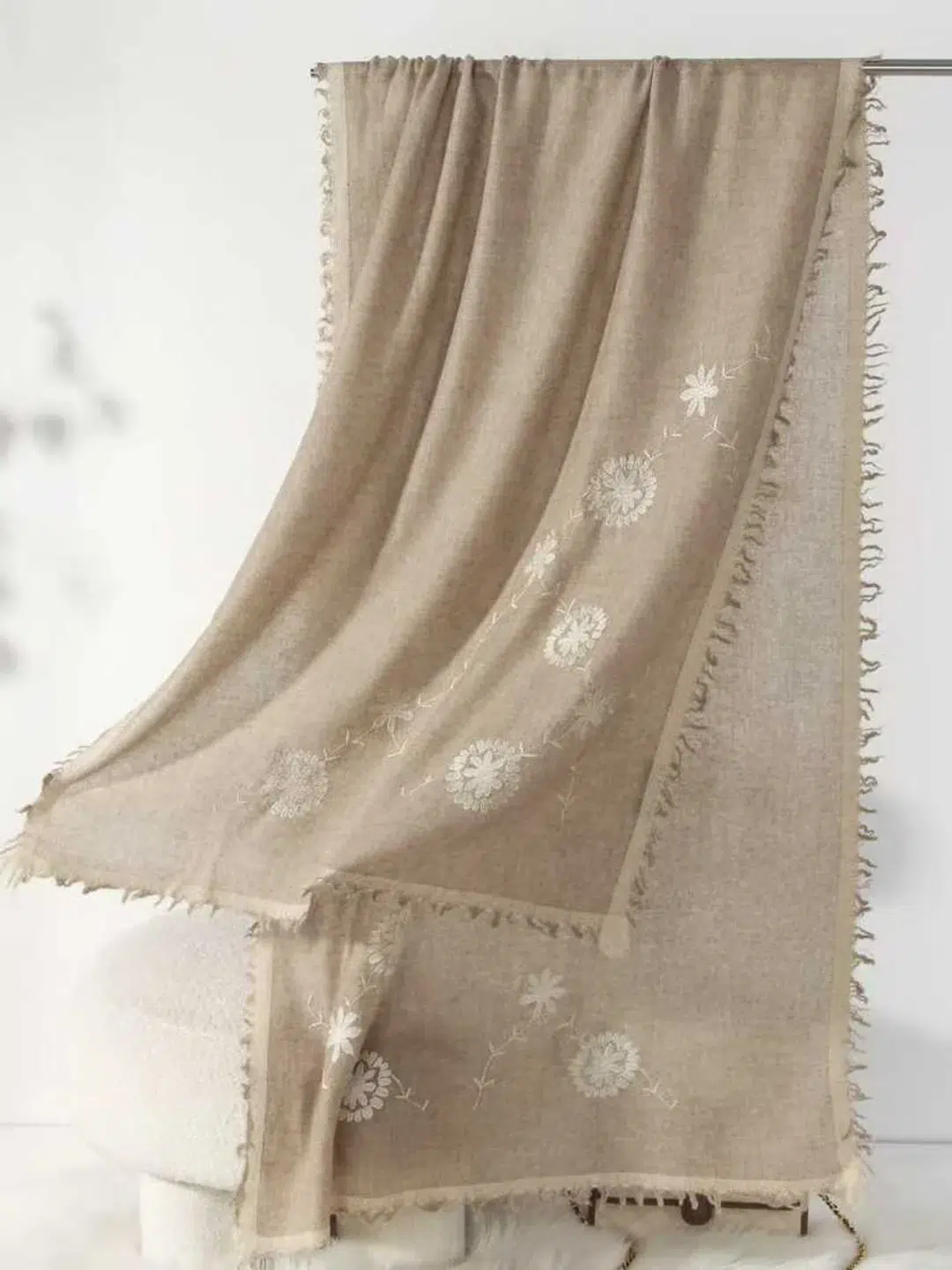Travel Wrap in cashmere — detail view 1