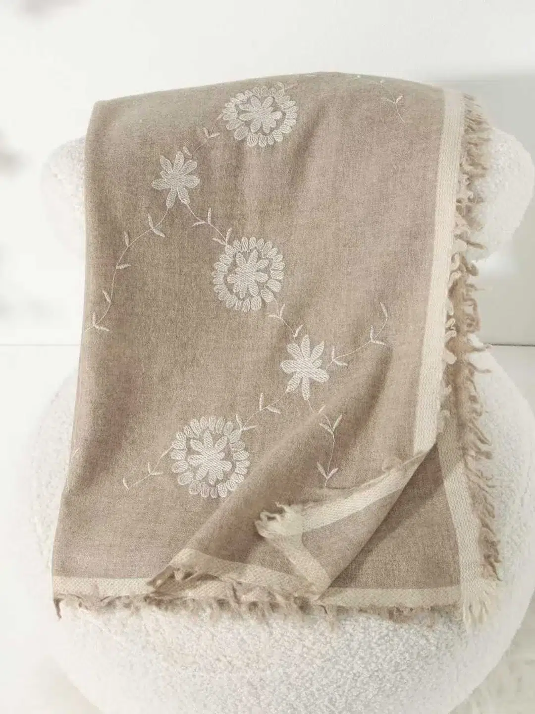 Travel Wrap in cashmere — detail view 3